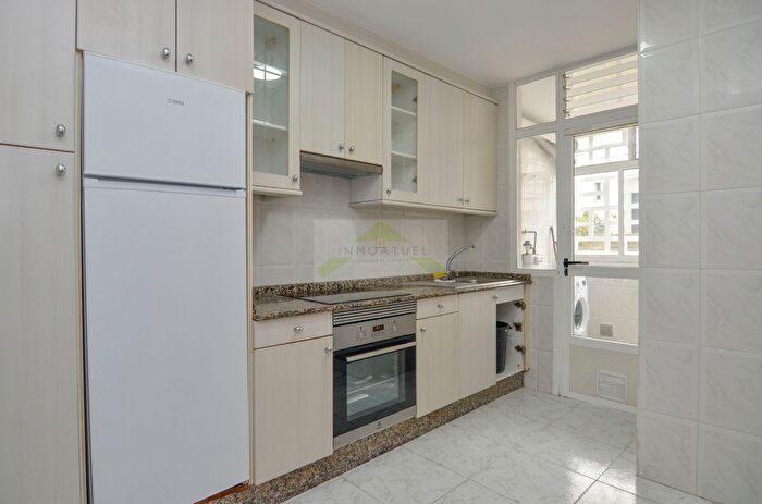Piso en alquiler en Someso Matogrande, A Coruña Capital de 4 habitaciones