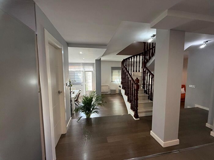 Casas en venta y pisos alquiler - 1