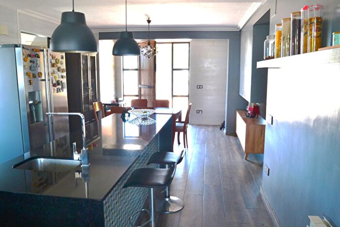 Casas en venta y pisos alquiler - 2