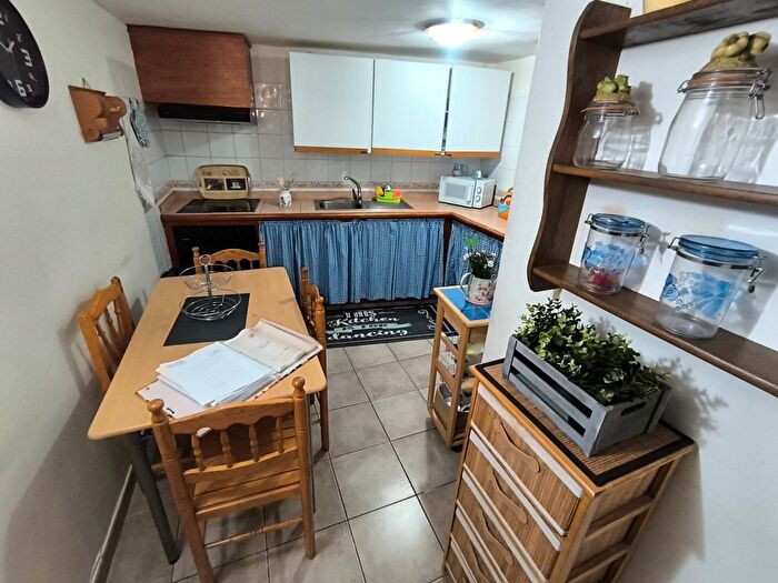 Casas en venta y pisos alquiler - 1