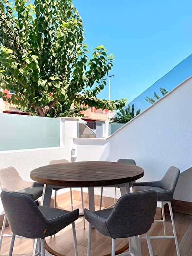 Casas en venta y pisos alquiler - 3