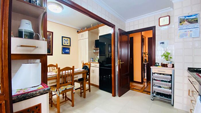 Casas en venta y pisos alquiler - 3