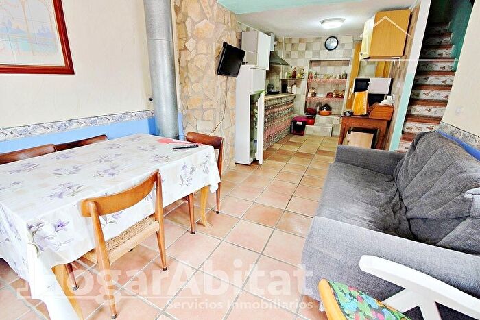 Casas en venta y pisos alquiler - 3