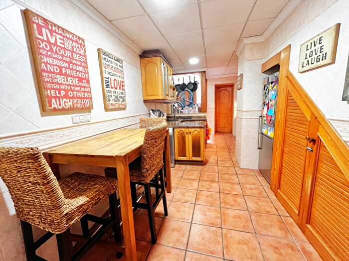 Casas en venta y pisos alquiler - 3