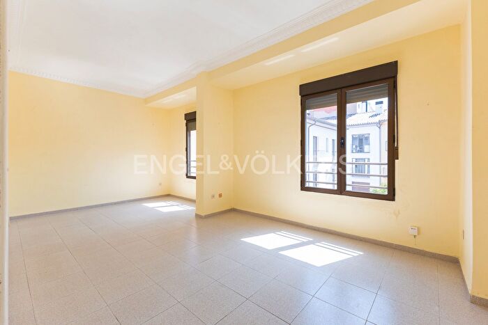 Casas en venta y pisos alquiler - 1