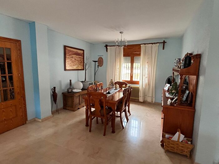 Casas en venta y pisos alquiler - 2