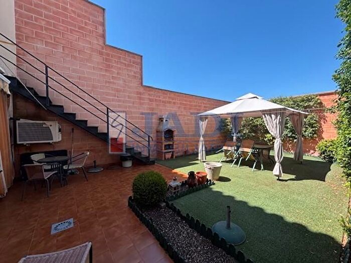 Casa en venta en Valdepeñas, Ciudad Real de 4 habitaciones