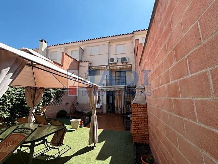 Casas en venta y pisos alquiler - 3