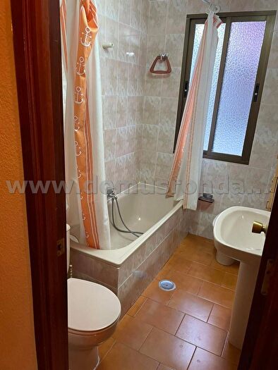 Casas en venta y pisos alquiler - 3