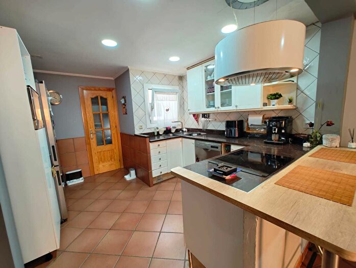 Casas en venta y pisos alquiler - 3