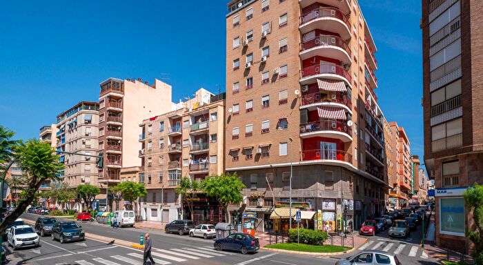 Casas en venta y pisos alquiler - 3