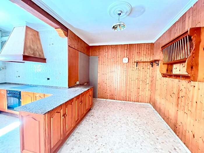 Casas en venta y pisos alquiler - 3