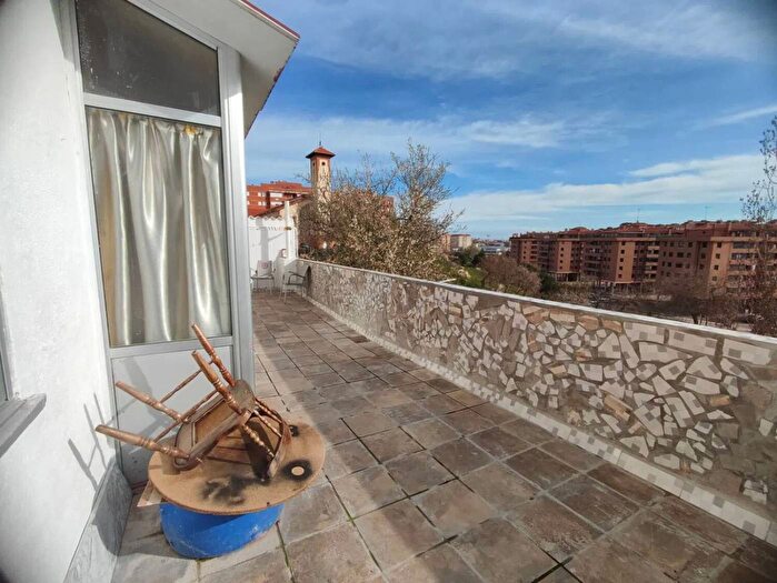 Casas en venta y pisos alquiler - 3