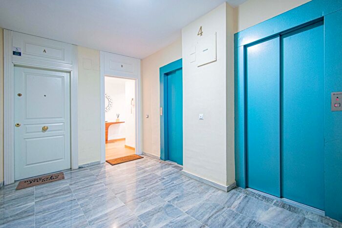 Piso en venta en Este Alcosa Torreblanca, Urbadiez Entrepuentes de 4 habitaciones