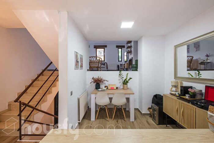 Casas en venta y pisos alquiler - 3