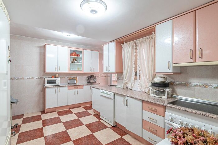 Casas en venta y pisos alquiler - 3
