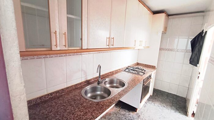Casas en venta y pisos alquiler - 3