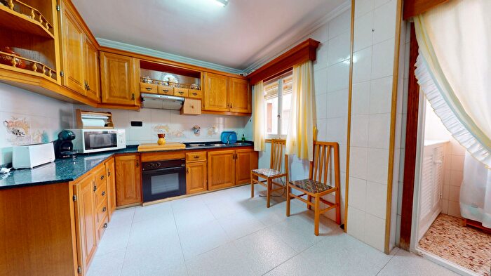 Casas en venta y pisos alquiler - 3
