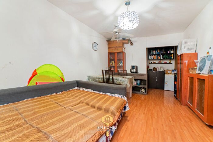 Casas en venta y pisos alquiler - 3