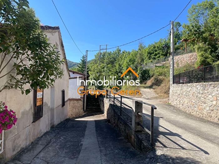 Casa en venta en Ojacastro, La Rioja de 6 habitaciones