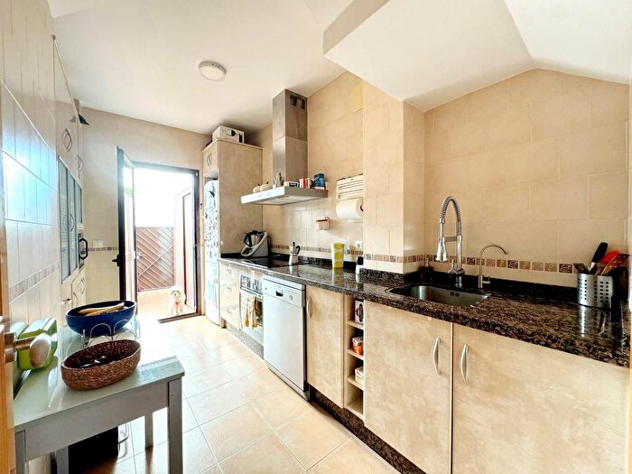 Casas en venta y pisos alquiler - 2