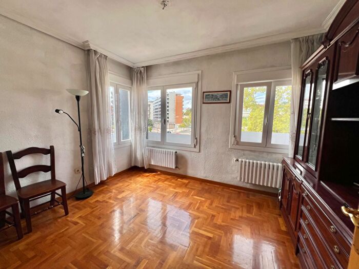 Casas en venta y pisos alquiler - 1