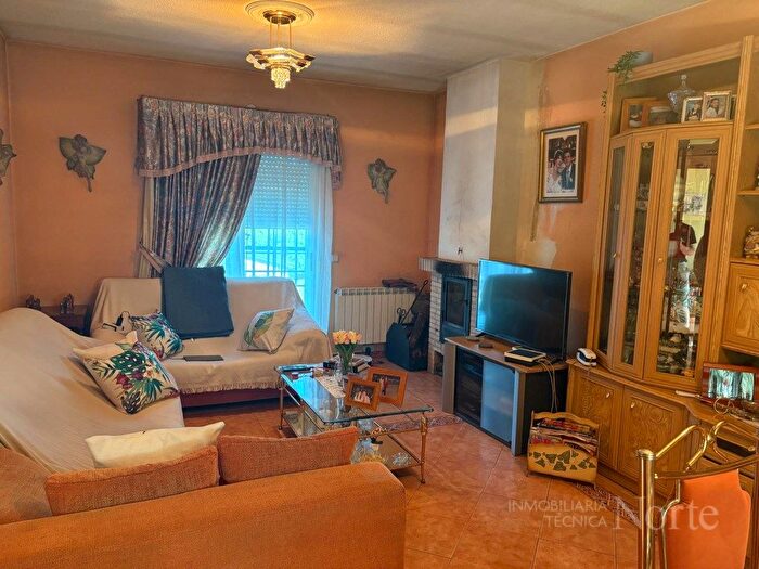 Casas en venta y pisos alquiler - 3