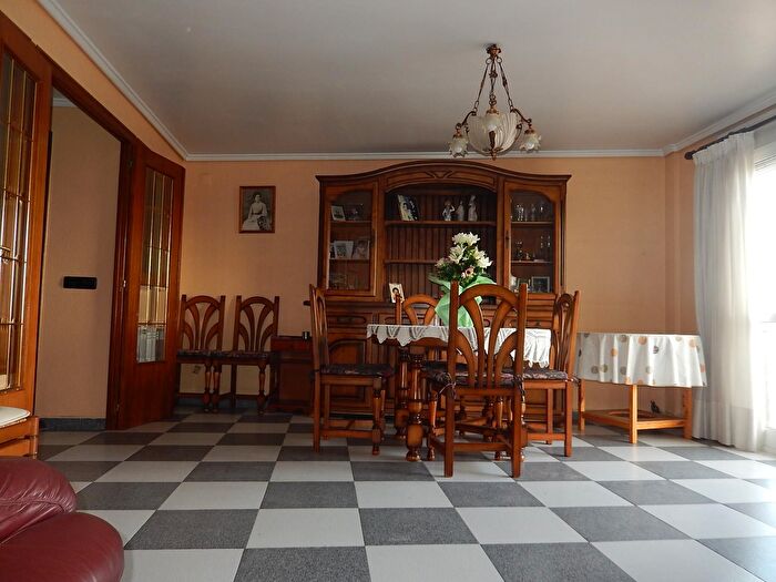 Casas en venta y pisos alquiler - 3
