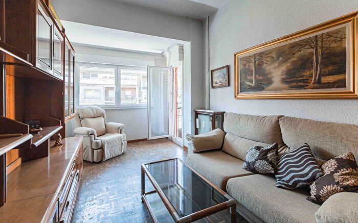 Casas en venta y pisos alquiler - 3