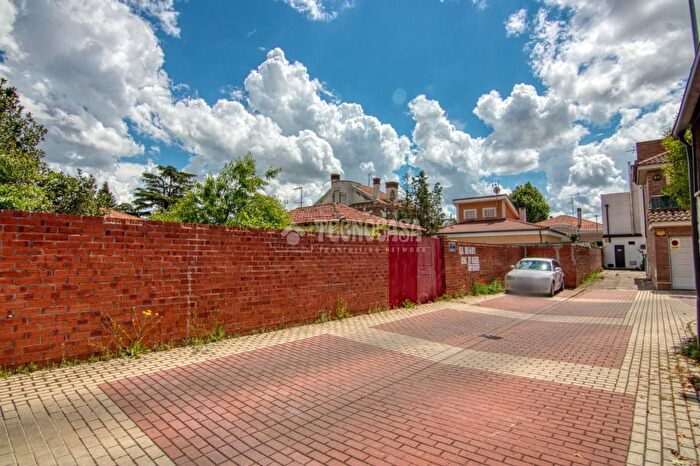 Casas en venta y pisos alquiler - 1