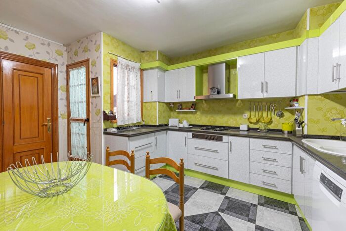 Casas en venta y pisos alquiler - 3