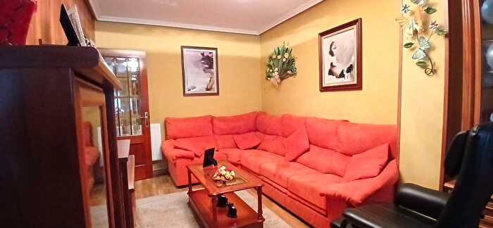 Casas en venta y pisos alquiler - 1