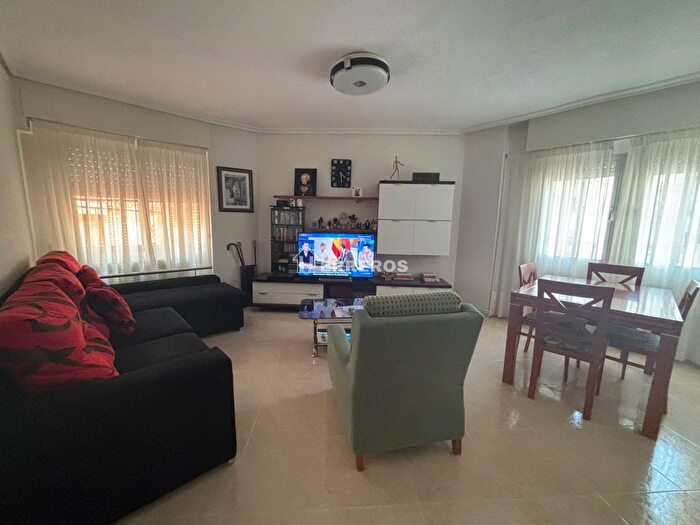 Casas en venta y pisos alquiler - 1