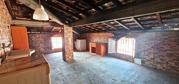 Casas en venta y pisos alquiler - 3