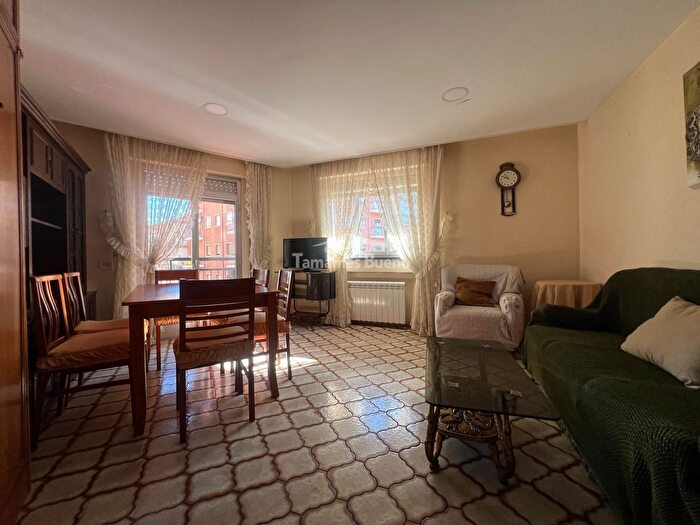 Casas en venta y pisos alquiler - 1