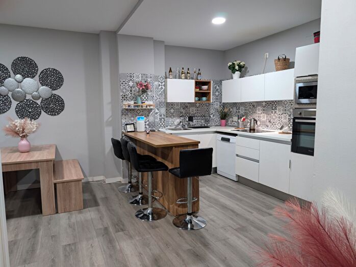 Casas en venta y pisos alquiler - 3
