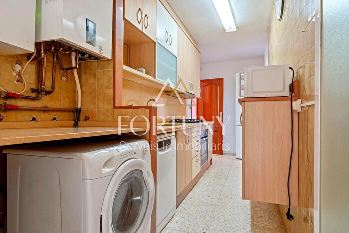 Casas en venta y pisos alquiler - 3