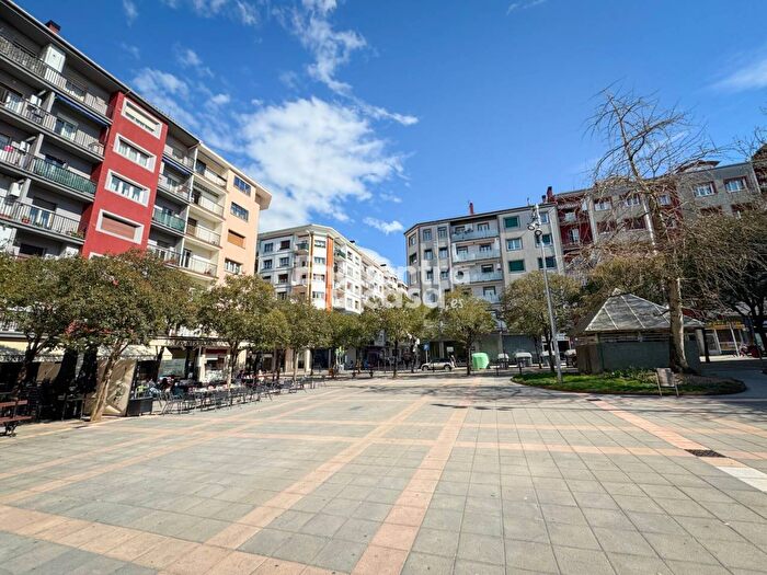 Casas en venta y pisos alquiler - 1