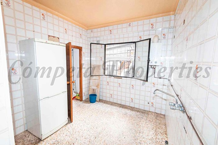 Casas en venta y pisos alquiler - 3