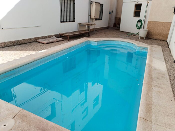 Casas en venta y pisos alquiler - 1