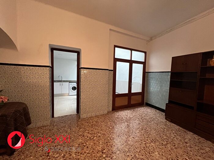 Casas en venta y pisos alquiler - 3