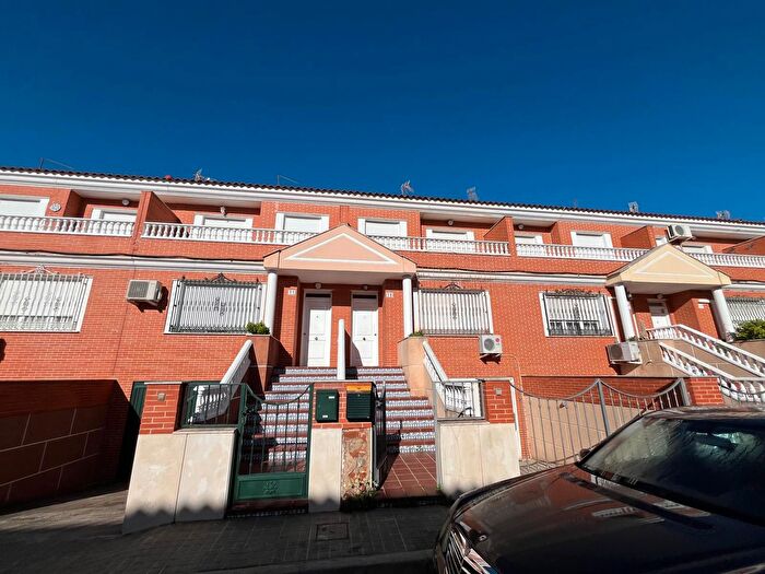 Casas en venta y pisos alquiler - 1