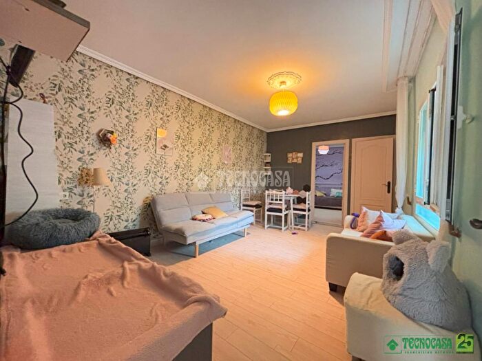 Casas en venta y pisos alquiler - 3