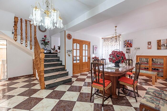 Casas en venta y pisos alquiler - 2