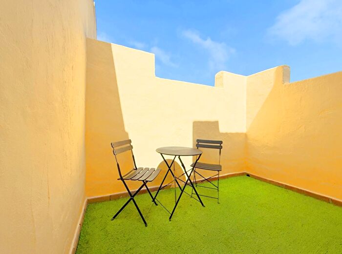 Casas en venta y pisos alquiler - 3