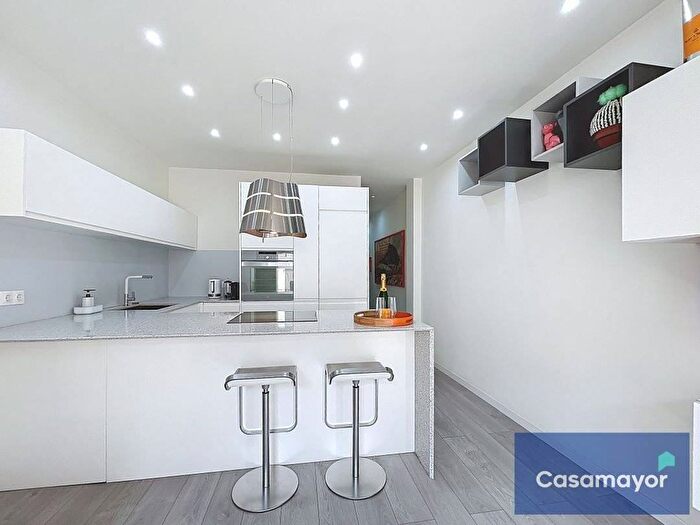 Casas en venta y pisos alquiler - 3
