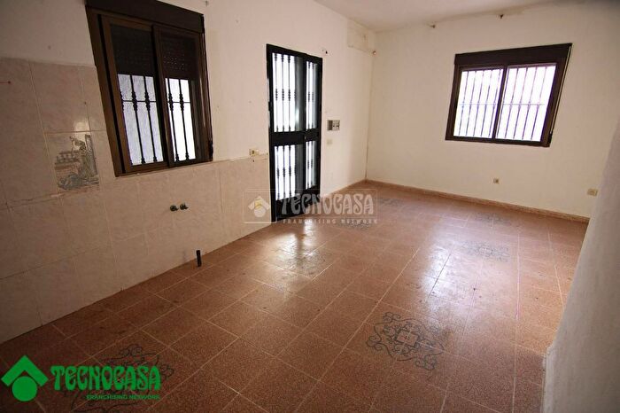 Casas en venta y pisos alquiler - 1