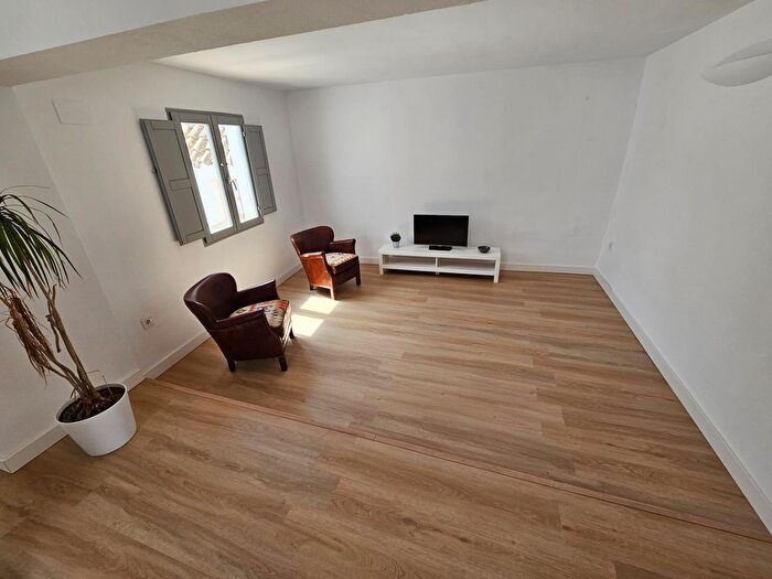 Casas en venta y pisos alquiler - 1