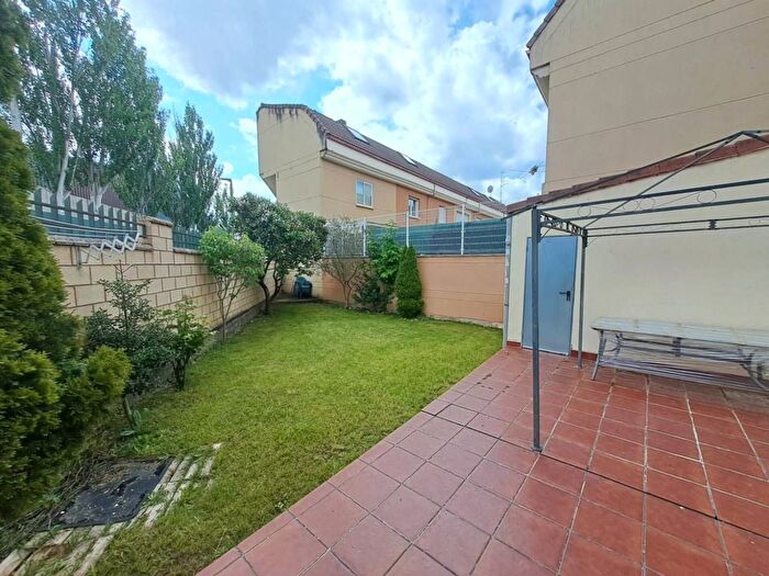 Casas en venta y pisos alquiler - 2