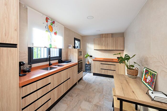 Casas en venta y pisos alquiler - 3